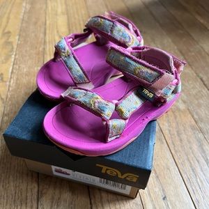 Teva sandals size 5 toddler